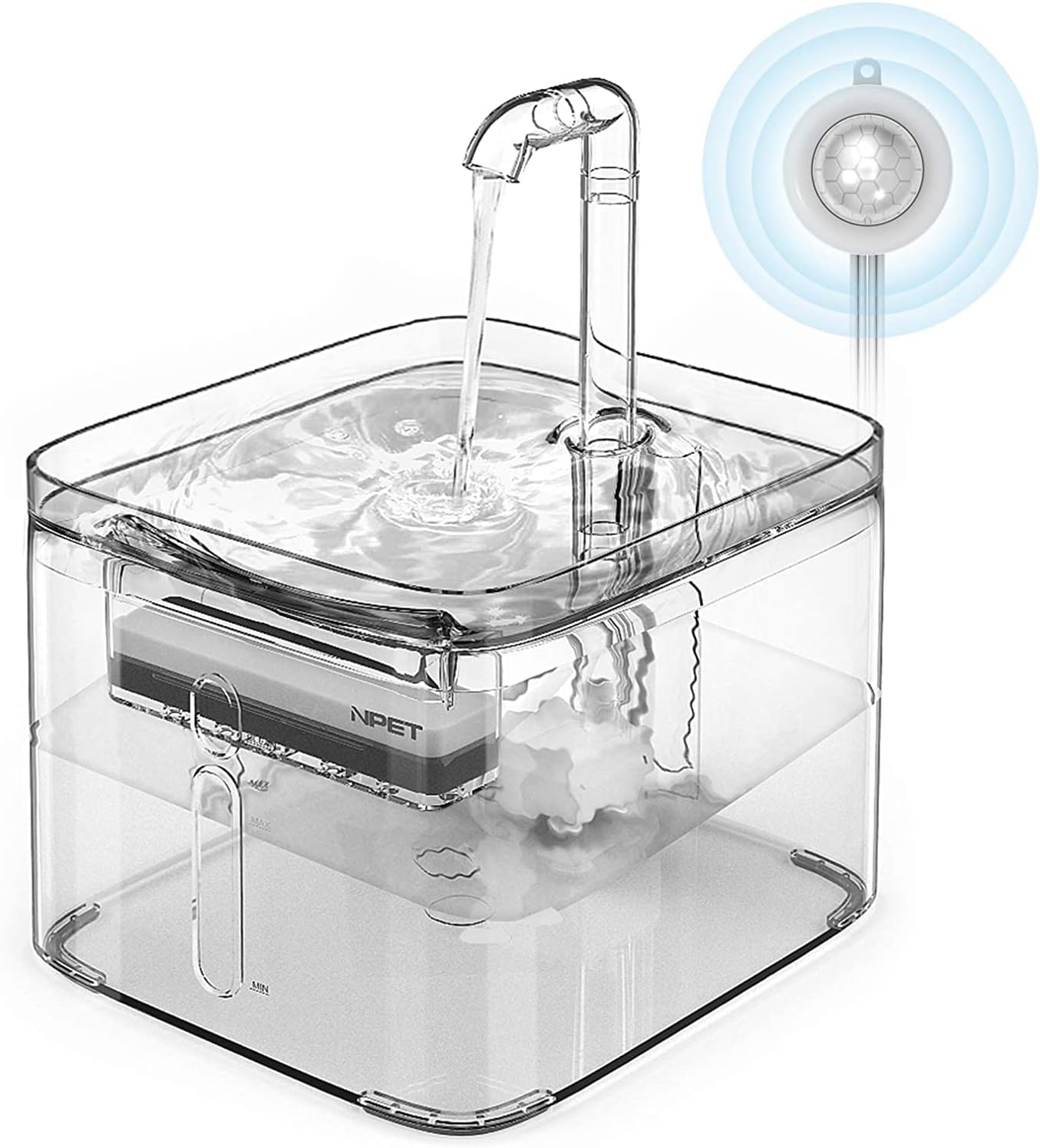 Variabilidad en los Modos de Flujo de Agua La NPET WF020TP se distingue por ofrecer cuatro configuraciones diferentes de flujo de agua: cascada, fuente, hoja, y grifo. Esta variedad no solo rompe la monotonía sino que también estimula a los gatos a beber más agua al proporcionarles opciones que pueden ajustarse a sus preferencias personales. Estos modos son especialmente beneficiosos para animar a los gatos que tienden a ignorar su bebedero. Capacidad y Reserva de Agua de Emergencia Ofreciendo una capacidad generosa de 3 litros y un volumen de emergencia de 200 ml, esta fuente asegura que tu mascota tenga acceso a agua fresca en todo momento, incluso durante apagones, lo cual es esencial para evitar la deshidratación durante emergencias o mientras estás fuera de casa. Sistema de Filtración Triple Avanzado El sistema de filtración de la NPET WF020TP utiliza filtros de carbón activado de alta densidad para purificar el agua. Estos filtros no solo suavizan el agua dura del grifo, sino que también eliminan los olores desagradables y las partículas en suspensión. Además, enriquecen el agua con oxígeno, manteniéndola fresca y atractiva para beber durante todo el día. Operación Ultra Silenciosa y Eficiente Uno de los aspectos más notables de la NPET WF020TP es su bomba ultra silenciosa. Con un nivel de ruido por debajo de los 40 decibelios, es perfecta para hogares que valoran la tranquilidad, además de ser ideal para mascotas que se asustan fácilmente con ruidos inesperados. Diseño Transparente y Facilidad de Mantenimiento El diseño completamente transparente no solo es visualmente atractivo sino también práctico, ya que permite a los propietarios monitorear fácilmente los niveles de agua y la limpieza interna de la fuente. El montaje y desmontaje simplificado facilita una limpieza profunda sin complicaciones, asegurando que el bebedero siempre esté en condiciones óptimas. Diseño y Materiales de Calidad Hecha de poliestireno sin BPA, esta fuente no solo es segura para tu mascota, sino que también es resistente y duradera. El diseño elegante y contemporáneo encaja perfectamente en cualquier tipo de decoración interior, aportando un toque de modernidad y funcionalidad a tu espacio.